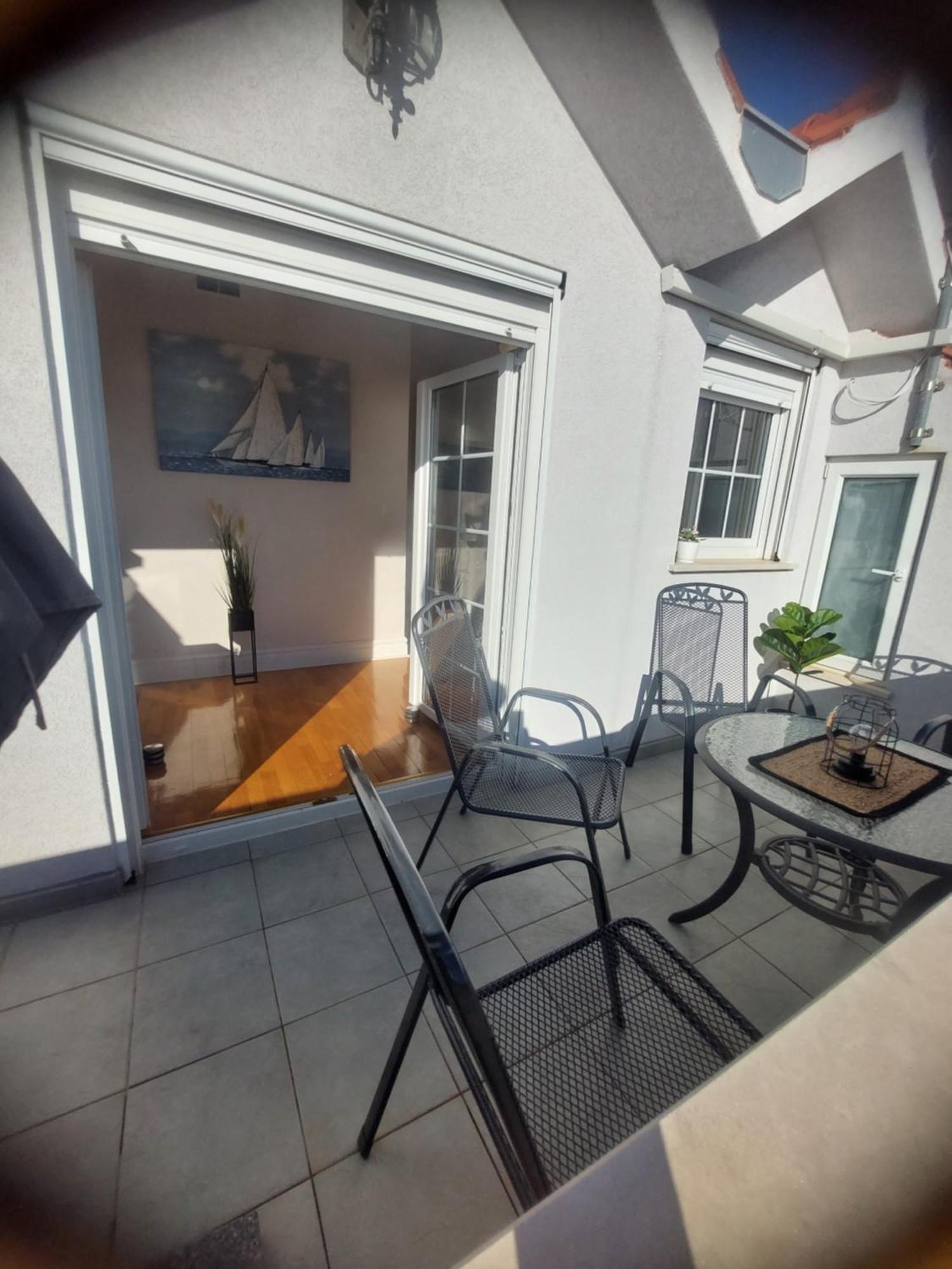 Omis Dream House Blue Sky Apartment Bilik gambar